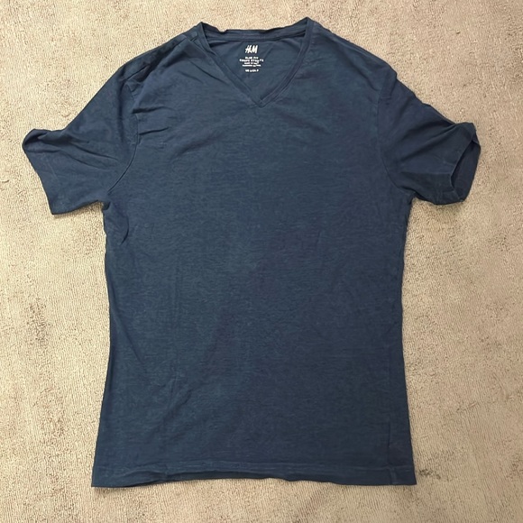 V-neck ahirt - blue - Picture 1 of 3